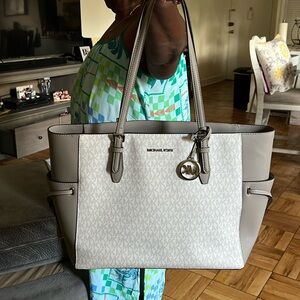 Michael Kors Gilly Large Travel Tote